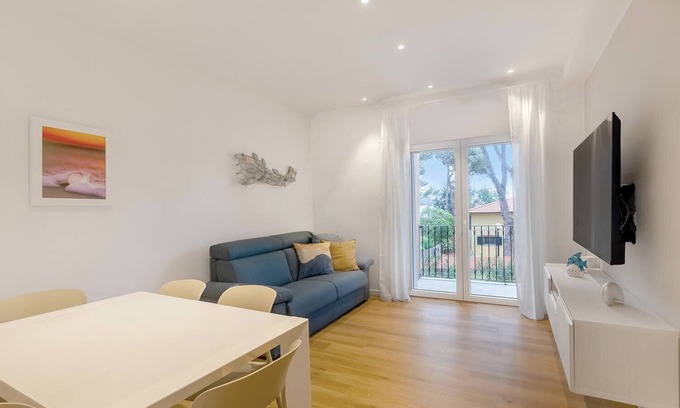 Marina di Campo Apartment | Apartment 'Appartamento Amalfi' with Sea View, Wi-Fi and Air Conditioning