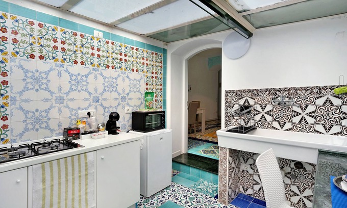 Cava de' Tirreni Apartment | Apartment 'Appartamento Menelao' with Balcony, Wi-Fi and Air Conditioning