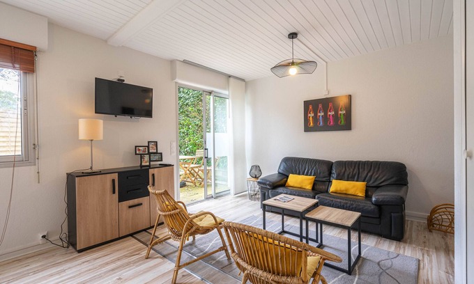 Royan Apartment | Apartment 'Appart Face À La Plage' with Private Terrace and Wi-Fi