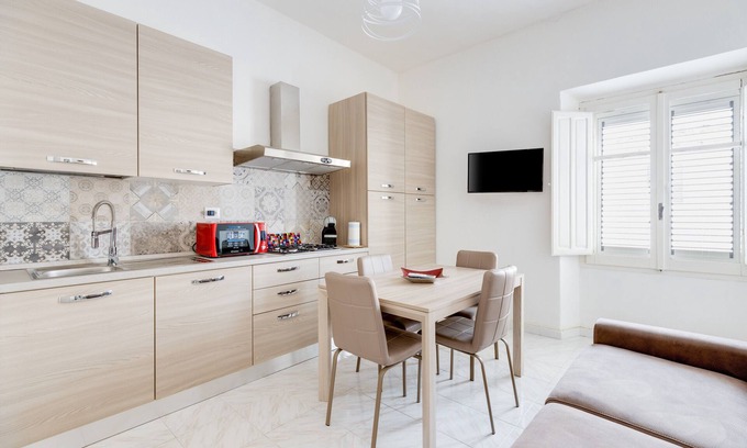 Bosa Historic Centre Apartment | Apartment 'Appartamento A' with Wi-Fi and Air Conditioning