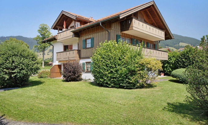 Oberammergau Apartment | Apartment 'Appartement Ammerheimat' with Mountain View, Shared Terrace and Wi-Fi