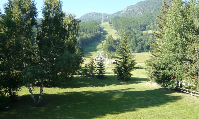 La Salle-les-Alpes Apartment | Apartment at the foot of the slopes with mountain view facing south!