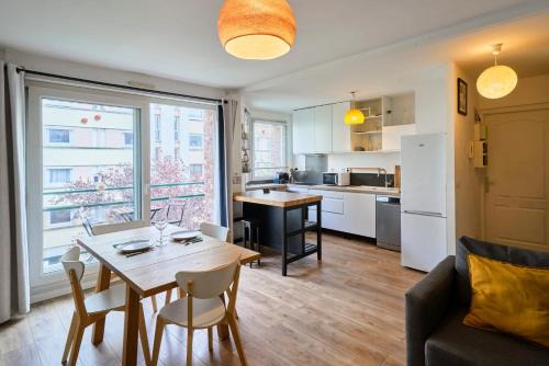Saint-Maurice Pellevoisin Apartment | Apartment balconyparking space near train station