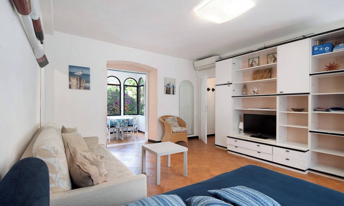 Levanto Apartment | Apartment 'Beach Paradise - Cicerone' with Wi-Fi and Air Conditioning