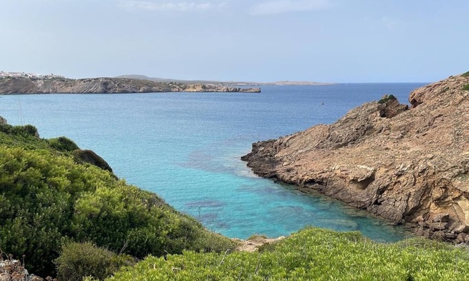 Coves Noves Apartment | Apartment 'Bel Appartement Vue Mer' with Sea View, Balcony and Wi-Fi