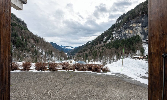 La Giettaz Apartment | Apartment 'Bergeronnette' with Mountain View, Shared Terrace and Wi-Fi