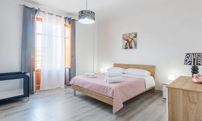 Altavilla Milicia Apartment | Apartment 'Bienvenue Chez Sarah' with Sea View, Balcony and Air Conditioning