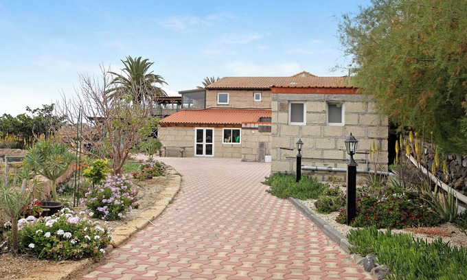 Granadilla de Abona Apartment | Apartment "Casa Munay" with Sea View, Terrace & Shared Garden