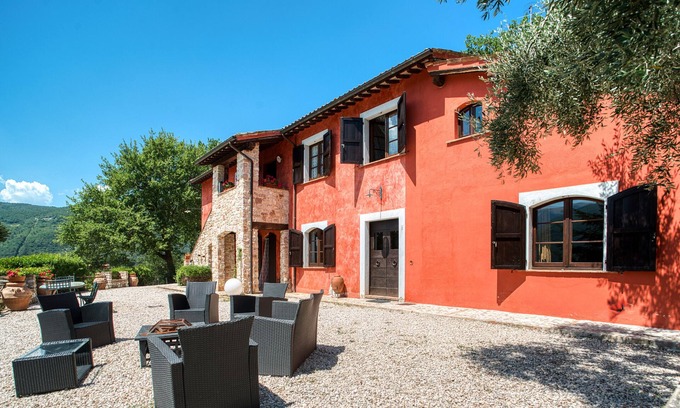 Sant'Anatolia di Narco House | Apartment 'Casale Rosso' with Private Pool, Private Terrace and Wi-Fi