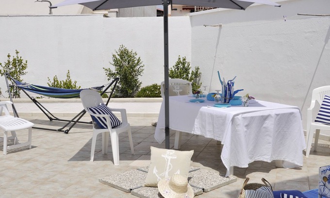 Lido Marini Apartment | Apartment 'Casa Dei Marini' with Private Terrace, Wi-Fi and Air Conditioning