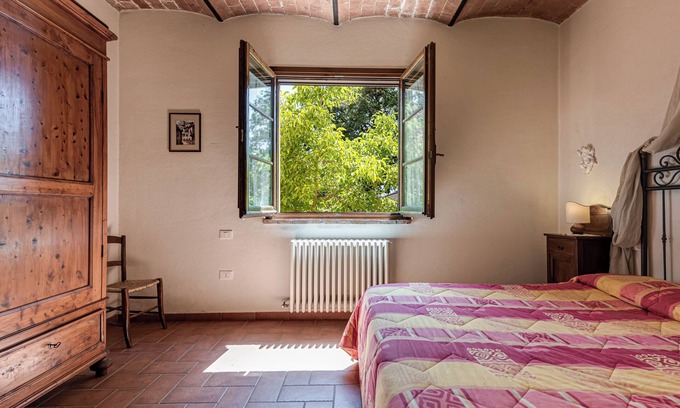 San Miniato Apartment | Apartment 'Cecco Bilenco' with Shared Pool, Private Garden and Wi-Fi