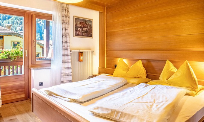 Canazei Apartment | Apartment "Cesa Soramurat 5 6" with Mountainview, Wi-Fi, Balcony & Shared Garden