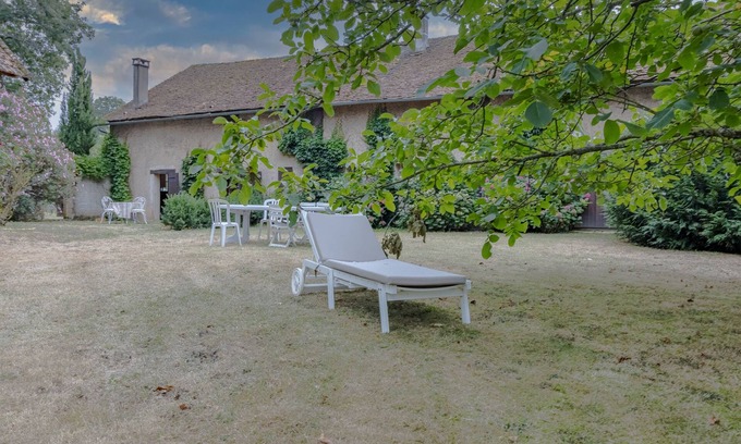 Saint-Pierre-d'Eyraud Apartment | Apartment 'Charmant Appartement Dordogne' with Shared Garden and Wi-Fi