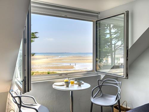 La Trinite-sur-Mer Apartment | Apartment Chal Ha Dichal by Interhome