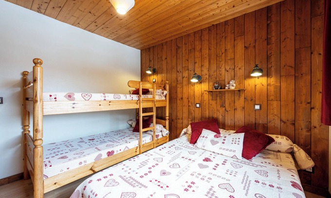La Giettaz Apartment | Apartment 'Chardonneret' with Mountain View, Shared Terrace and Wi-Fi