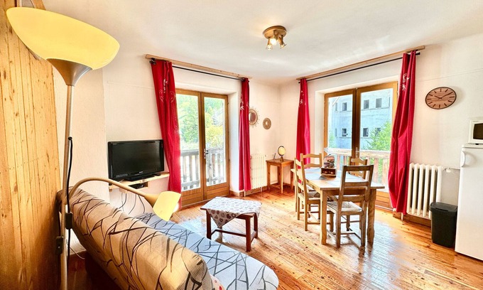 Ristolas Apartment | Apartment 'Chez Izaline Au Chalet De Segure' with Mountain View