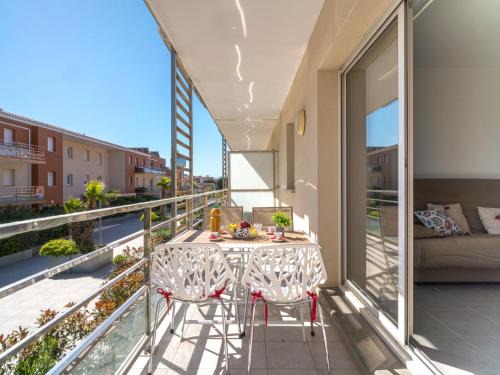 La Jetee Apartment | Apartment Clos Isabelle by Interhome