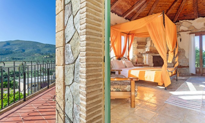 Limni Keri Apartment | Apartment 'Dionisia' with Shared Pool, Wi-Fi and Air Conditioning