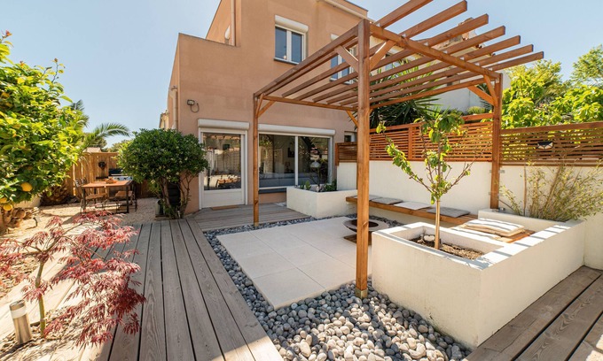 Saint-Cyprien Plage House | Apartment 'Domaine Los Reyes' with Sea View, Wi-Fi and Air Conditioning