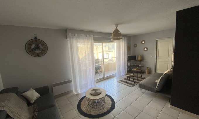 Sainte-Maxime City Centre Apartment | Apartment Downtown Sainte-Maxime Walking distance