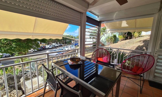 Anse des Rochers Apartment | Apartment-Ensuite with Shower-Park view