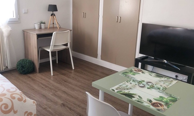 Trappes Apartment | Apartment-Ensuite-Garden view- nr.5