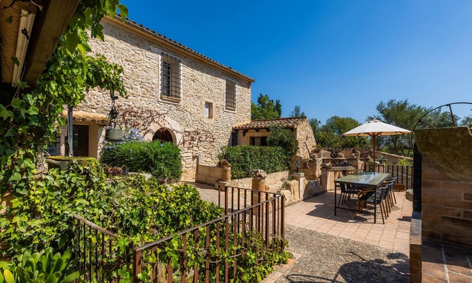 Petra Apartment | Apartment "Es Forn" with Mountain View, Shared Pool & Wi-Fi