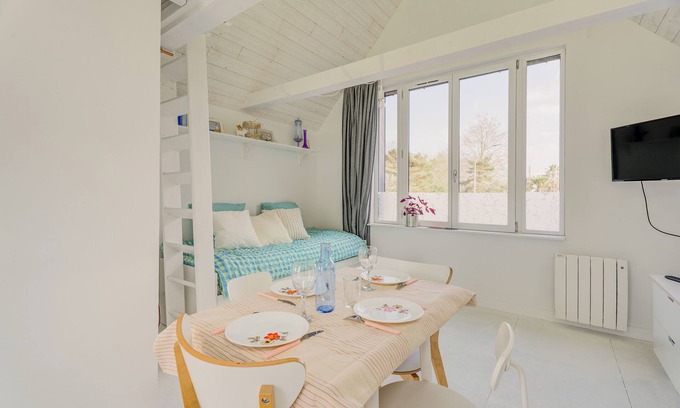 Dinard Apartment | Apartment 'Et Terrasse Dinard 4p' with Private Terrace, Balcony and Wi-Fi