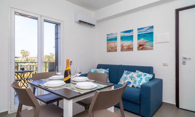 Fondachello Apartment | Apartment 'Etnabeach - Fondachello' with Mountain View, Wi-Fi and Air Conditioning