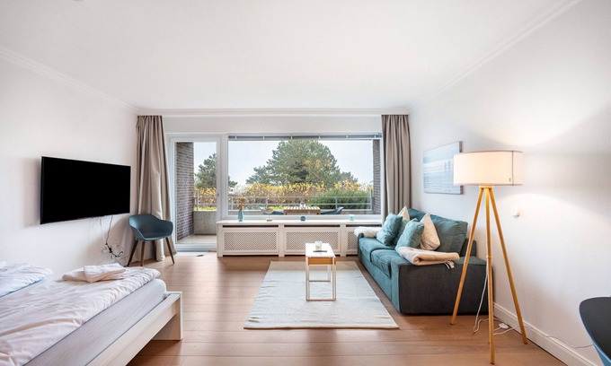 Alt-Travemunde/Ronnau Apartment | Apartment 'Ferienwohnung Waves' with Sea View, Balcony and Wi-Fi