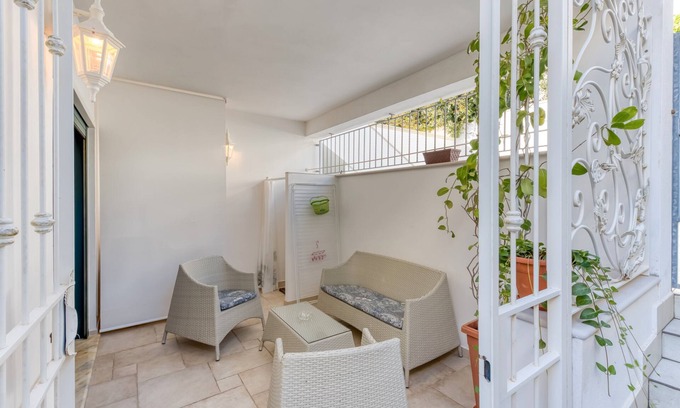 Torre Vado Apartment | Apartment 'Filomena 2' with Private Terrace and Air Conditioning