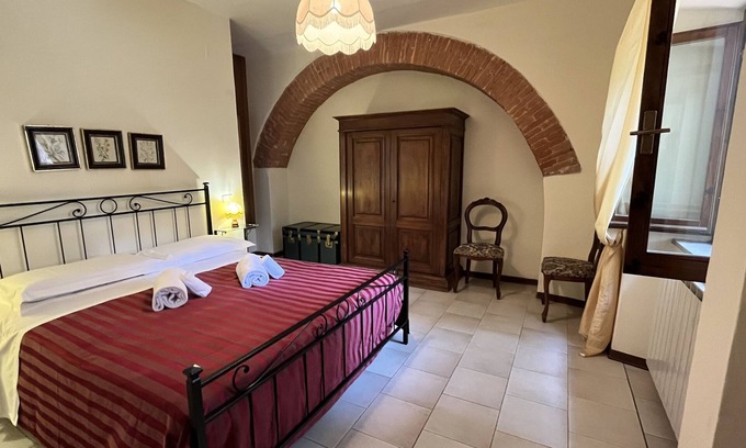 Castiglione del Lago Apartment | Apartment for 2 persons with pool and garden