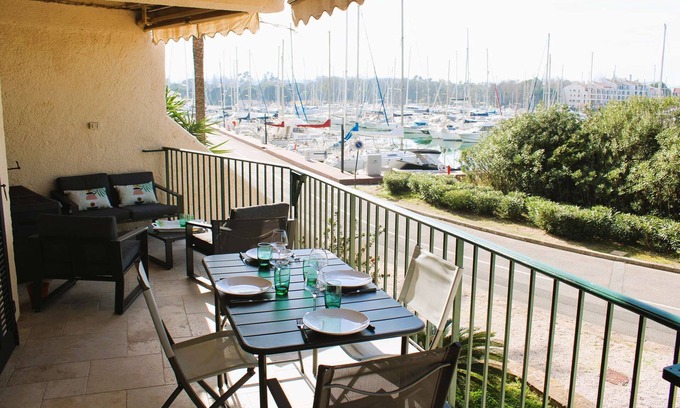 Port Cogolin Apartment | Apartment for 6 people with a view of the harbor in the Marines of Cogolin