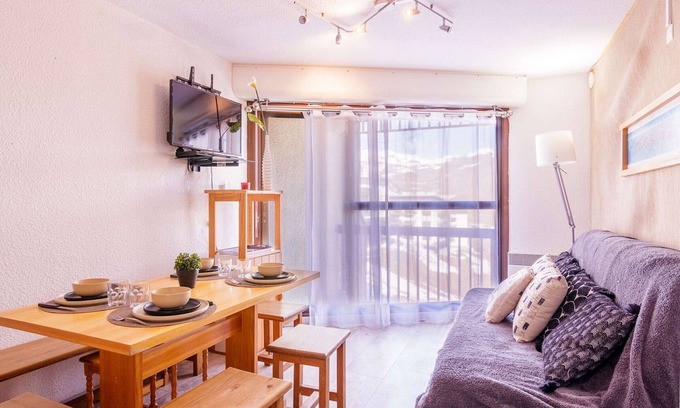 Pla d'Adet Apartment | Apartment for 6, near slopes, parking, Pla d'Adet