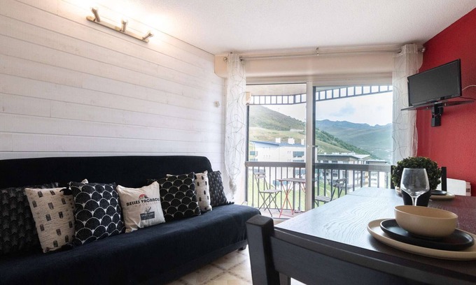 Pla d'Adet Apartment | Apartment for 6 near ski slopes with balcony, pets allowed in Saint-Lary-Soulan