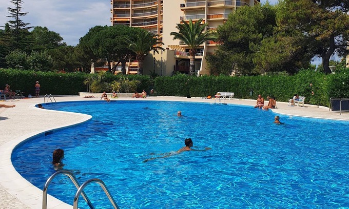 Mandelieu-La-Napoule Apartment | Apartment in luxury residence with swimming pool on marina