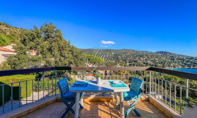 Rayol-Canadel-sur-Mer Apartment | Apartment for 4 people in Le Canadel