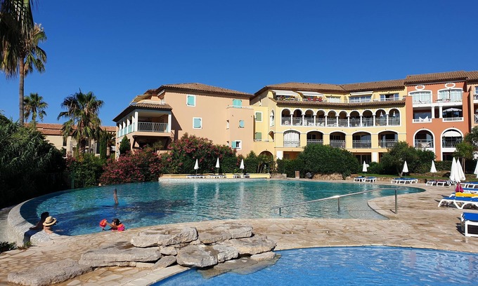 Les Issambres Apartment | Apartment P&V Les Rivages, terrace+garden, 4/6 pers. 41m² by the sea