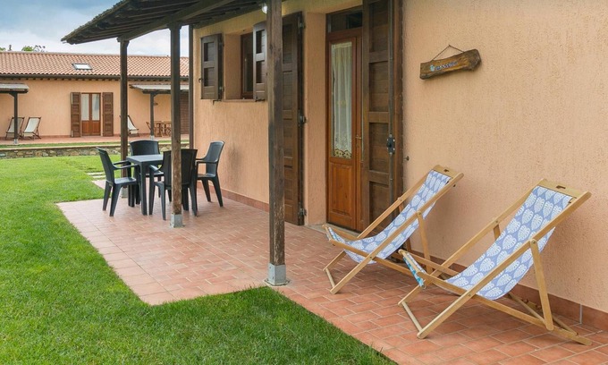 Piombino Apartment | Apartment 'Frassino' with Shared Pool, Wi-Fi and Air Conditioning