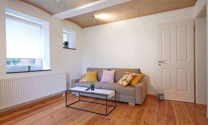 Warendorf Apartment | Apartment 'Gemütliche Altbauwohnung' with Private Terrace, Private Garden and Wi-Fi