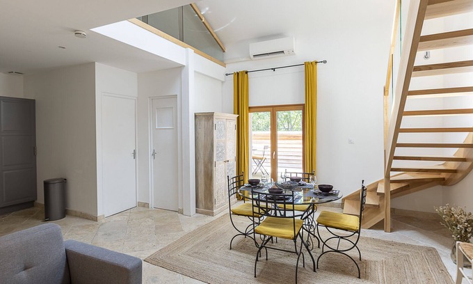 Avignon Apartment | Apartment Gibus (75M2) 1 bedroom + 1 mezzanine bedroom 7 pers Private terrace