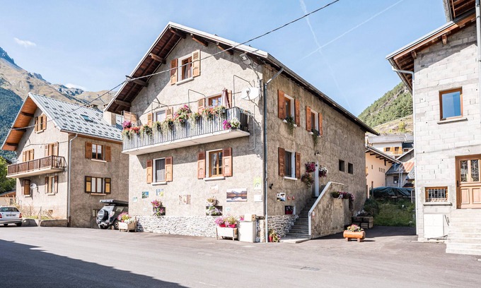 Termignon Apartment | Apartment 'Gîte Val-cenisnLa Gelinotte Cosy' with Wi-Fi