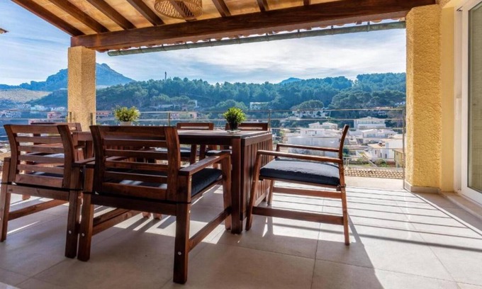Cala San Vicente Apartment | Apartment 'Guillem' with Sea View, Garden & Wi-Fi