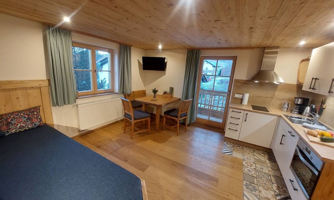 Wertach Apartment | Apartment 'Heimatgefühl' with Shared Terrace, Shared Garden and Wi-Fi
