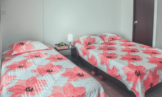 Cali Apartment | Apartment, Hot water, Wifi, Bathroom per bedroom.