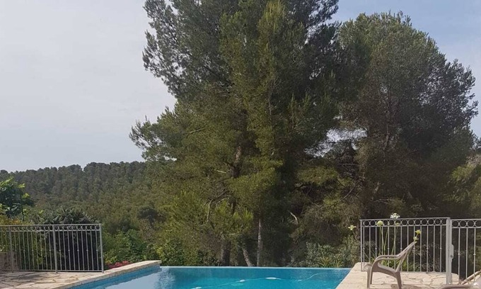 Les Pennes-Mirabeau House | Apartment in villa not overlooked