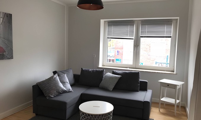 Brunsbuttel Apartment | Apartment 'Im Koog 99 M²' with Balcony and Wi-Fi