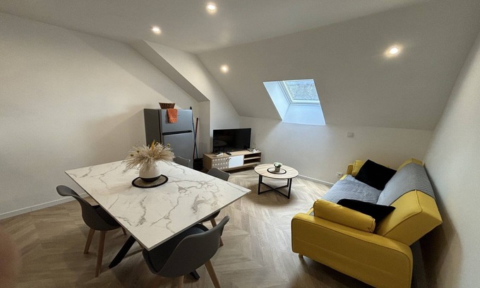 Ecommoy Apartment | Apartment in Écommoy near Le Mans Circuit