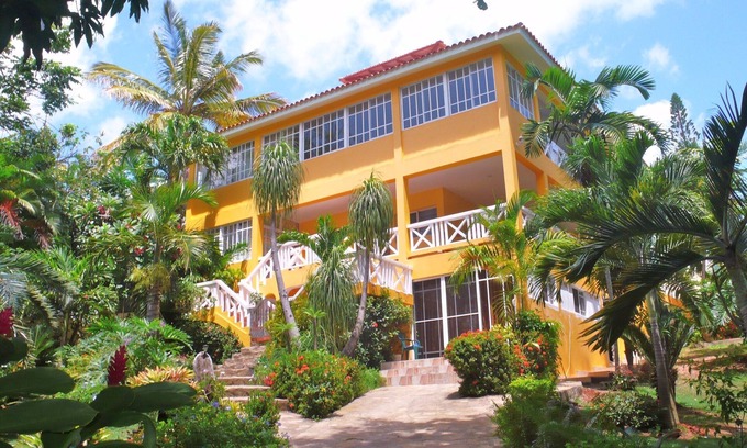 Costambar Apartment | Apartment in a beautiful tropical garden, 2 minutes walk to the beach.