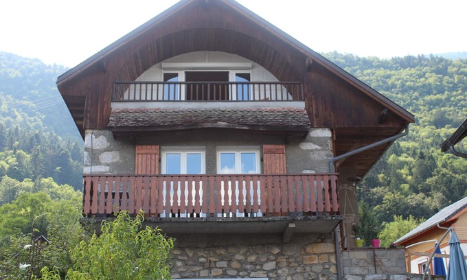 Lathuile Apartment | Apartment in a house with Spa in a peaceful village.
